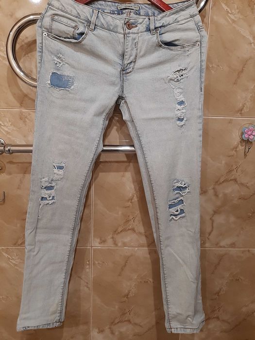 Продам женские джинсы