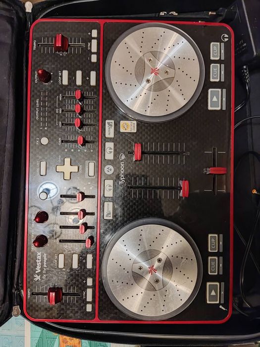 DJ контролер Vestax Typhoon