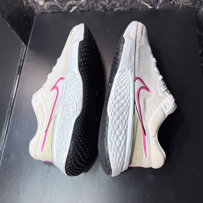 Беговые кроссовки Nike Zoomx Invincible Run Flyknit White