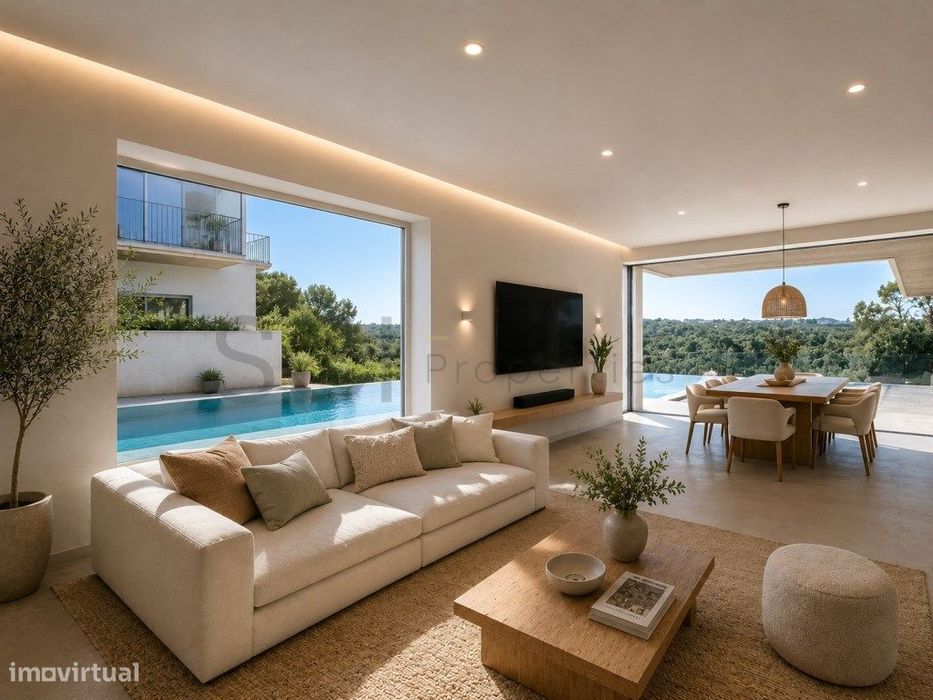 Moradia T3 nova com piscina infinita e vista para campo em Sesimbra.