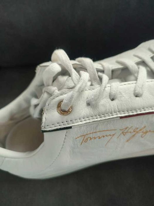 Sygnowane tenisówki z podeszwą typu cupsole rozm. 40 Tommy Hilfiger