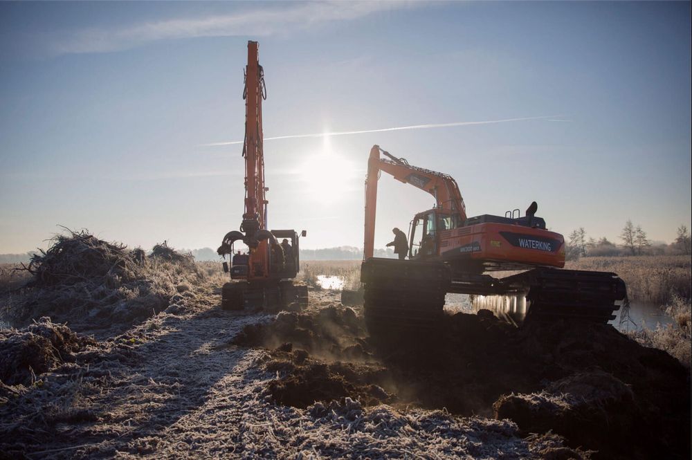 Плавающий Екскаватор Амфібія. Очищення водойм річок від мулу, очерету.