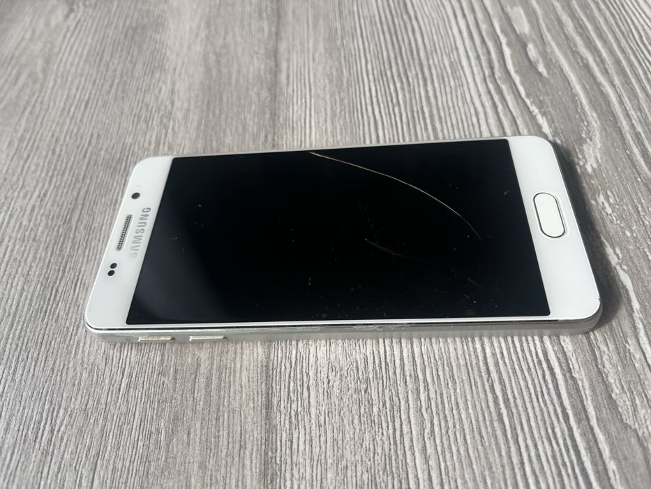 Samsung Galaxy A3 10F biały stan bardzo dobry + etui