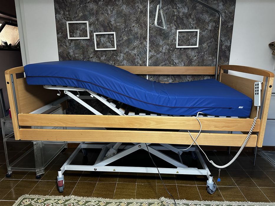 Cama de hospital articulada nova