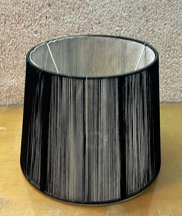 Abat-jour Preto com Design Moderno