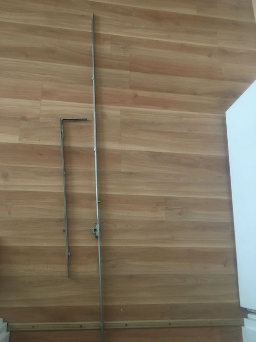 Фурнітура пластикового вікна поворотне комплектуюче