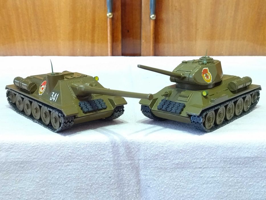 Moдель 1:43 Танк Т-34 Танк СУ-100 СССР.