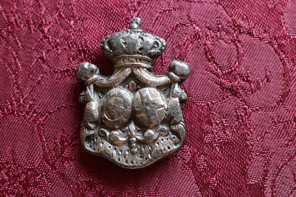 Armas Reais da Rainha D. Maria Pia com manto em estanho, raras
