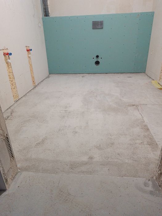 Obniżanie poziomu posadzki podłogi niwelacja frezowanie betonu kucie