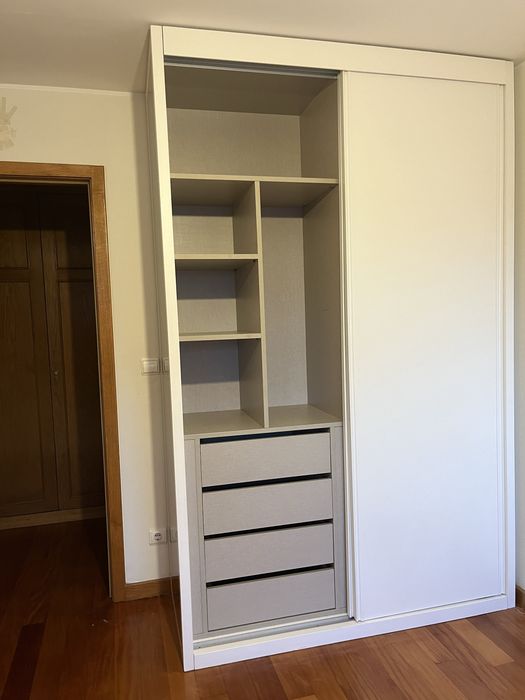 Armário de quarto branco