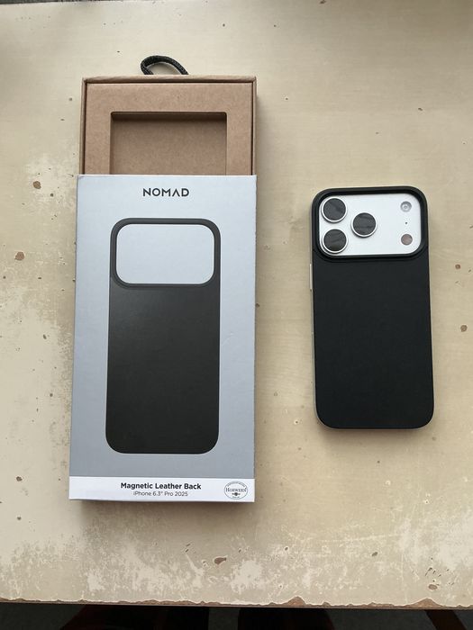 Skórzane etui Nomad Magnetic Leather Back do iPhone 17 Pro czarne