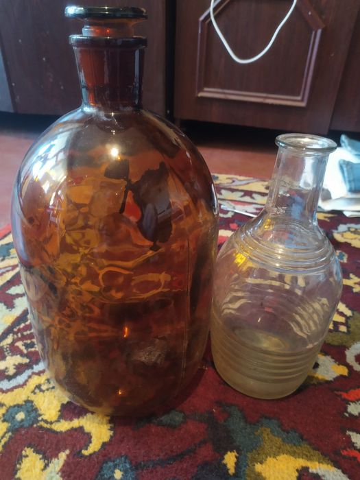 Продам стеклянный бутиль.