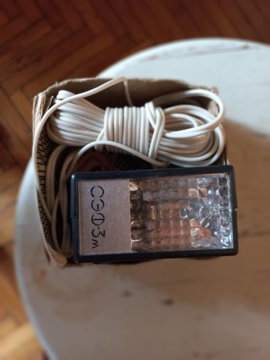 Lampa błyskowa do aparatu fotograficznego analogowego produkcji ZSRR.