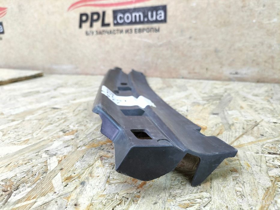 Opel Zafira C 2016-2019 накладка решетки радиатора левая 39084624