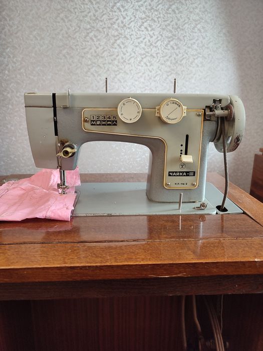 Продаю швейную машину Чайка г.николаев. б/у цена 350гр.г.Николаев