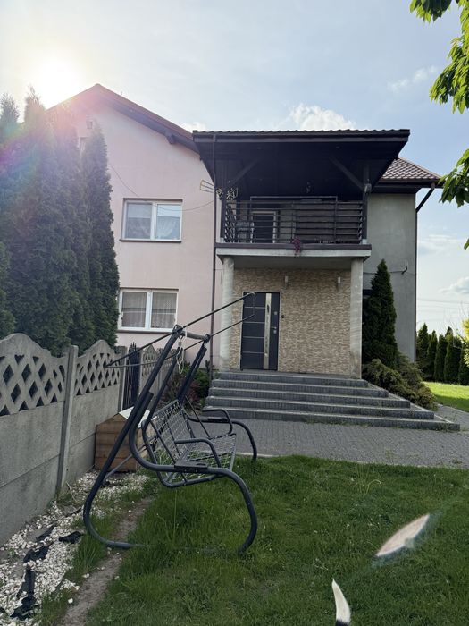 Sprzedam dom wolnostojacy wraz z budynkami