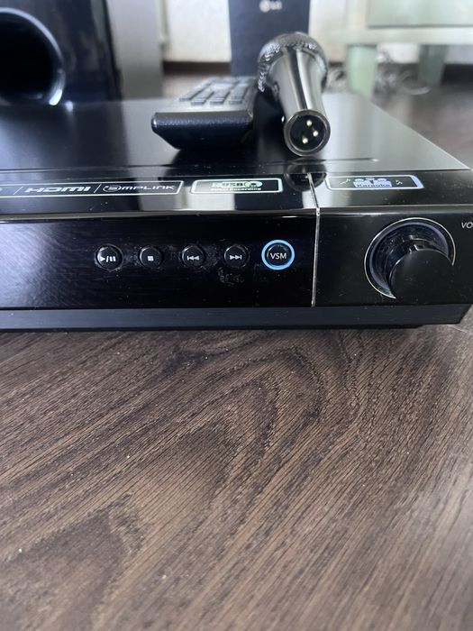 DVD плеєр з динаміками та мікрофоном