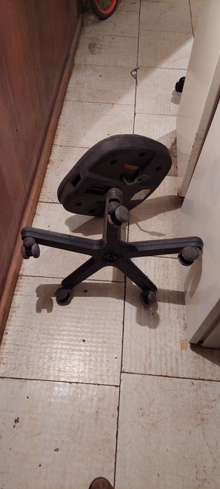 Офисный стул хороший на запчасти