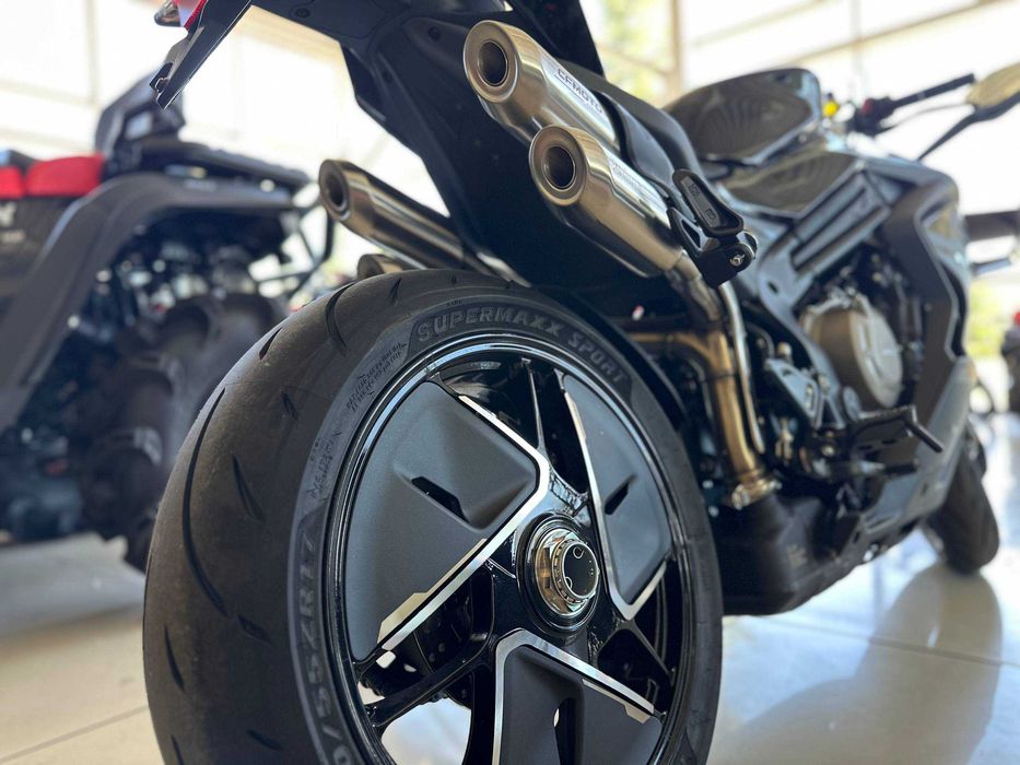 Мотоцикл CFMOTO 750SR-S