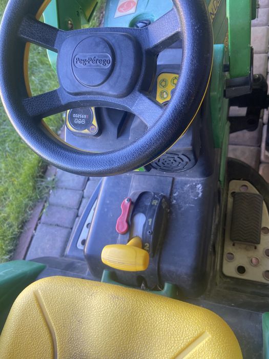 Traktor Per Perego John Deere z ladowaczem i przyczepą 12V