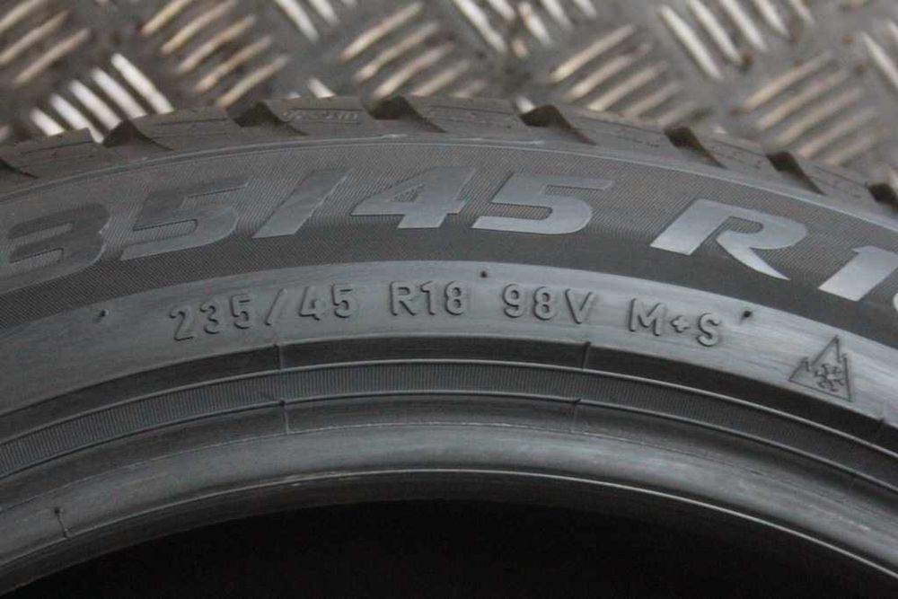 235/45/18 Pirelli Sottozero 3 235/45 R18 98V XL
