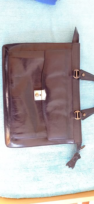 Pasta preta em pele - NOVA