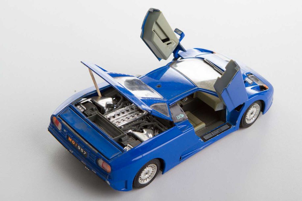 Model metalowy auto kolekcja bburago Dodge Mercedes Bugatti Ferrari