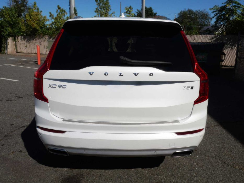 Volvo XC90      2020