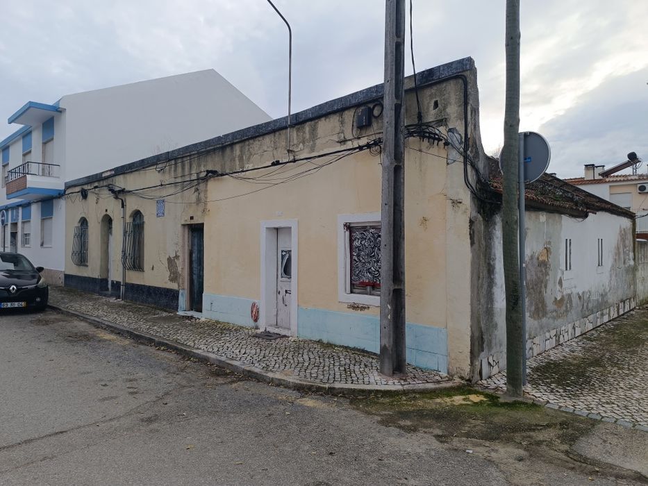 2 casas para reconstruir, com logradouro