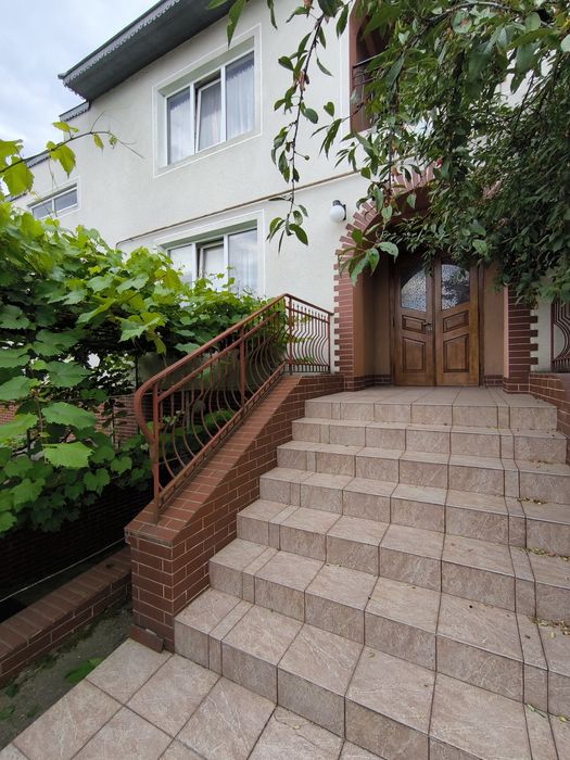 Будинок продаж  Городенка є відео