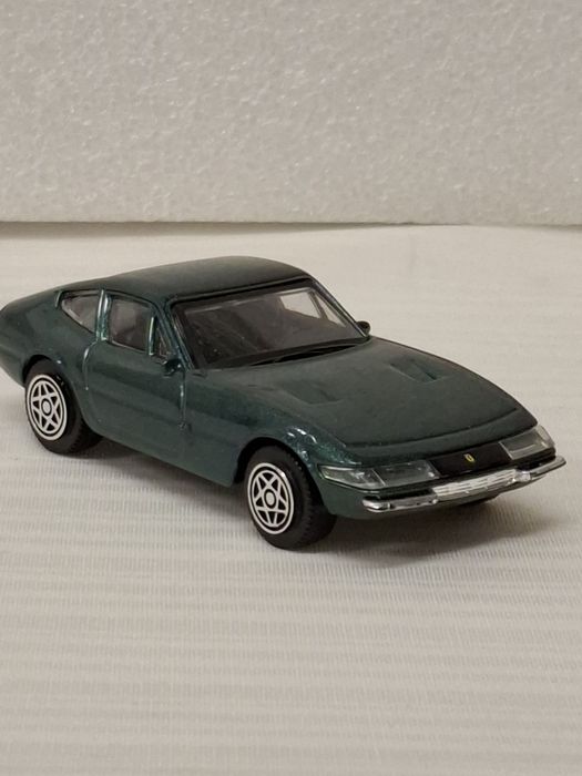 Ferrari 365 Gtb4 1:43 Bburago