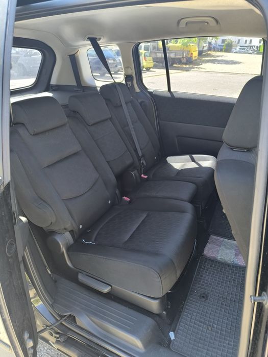 Mazda 5,  monovolume, 7 lugares, diesel.