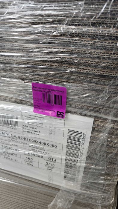 Zapasy i materiały - kartony, butelki, nakrętki, etykiety