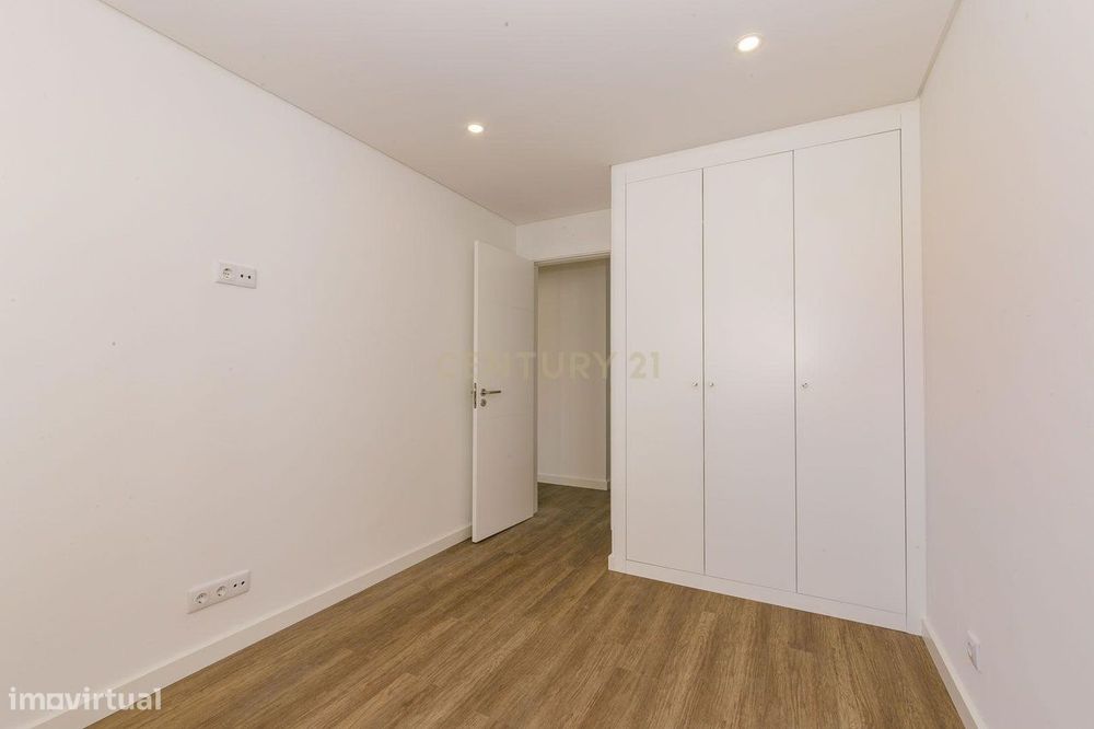 Apartamento T2 novo em Sacavém