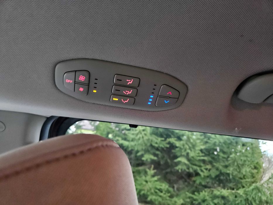 KIA Sedona  Bezwypadkowy  8 osób  Zamiana