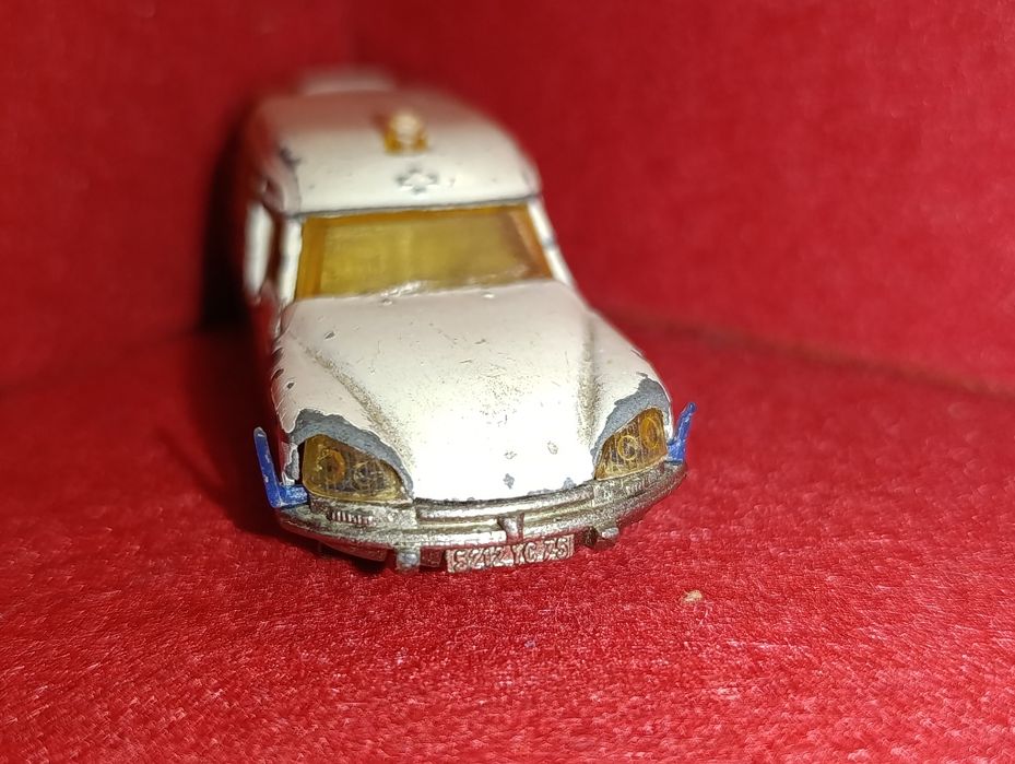Majorette Ambulância DS 21