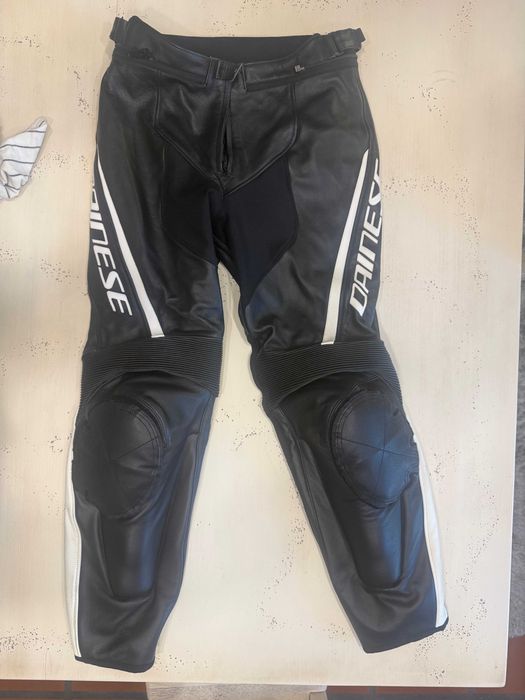 Calças mulher Dainese mota couro - como novas.