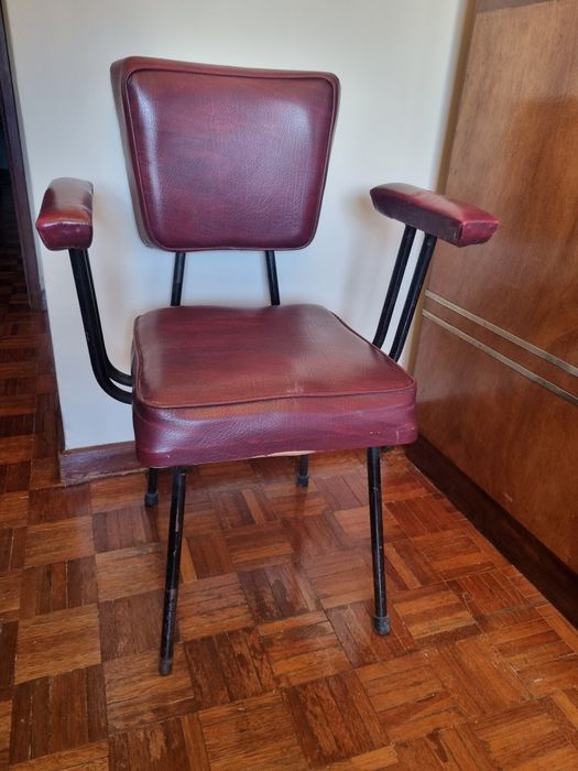 Cadeira industrial ferro e napa