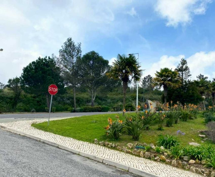 Construção de edifícios para escritórios e comércio em Belas Clube de Campo, Sintra