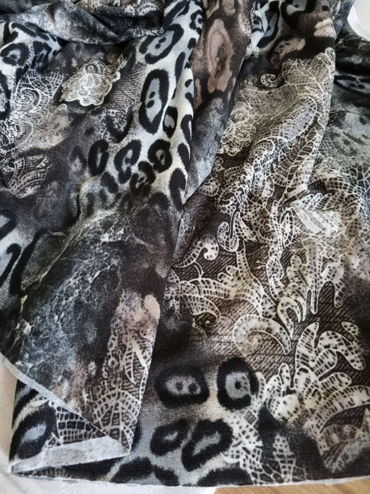 Cienka delikatna dzianina zwierzęce cętki 1m