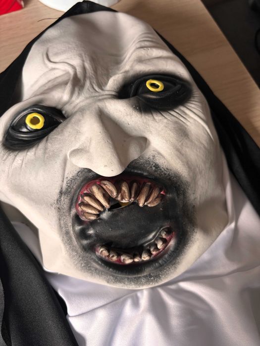 Máscara Valak halloween nova
