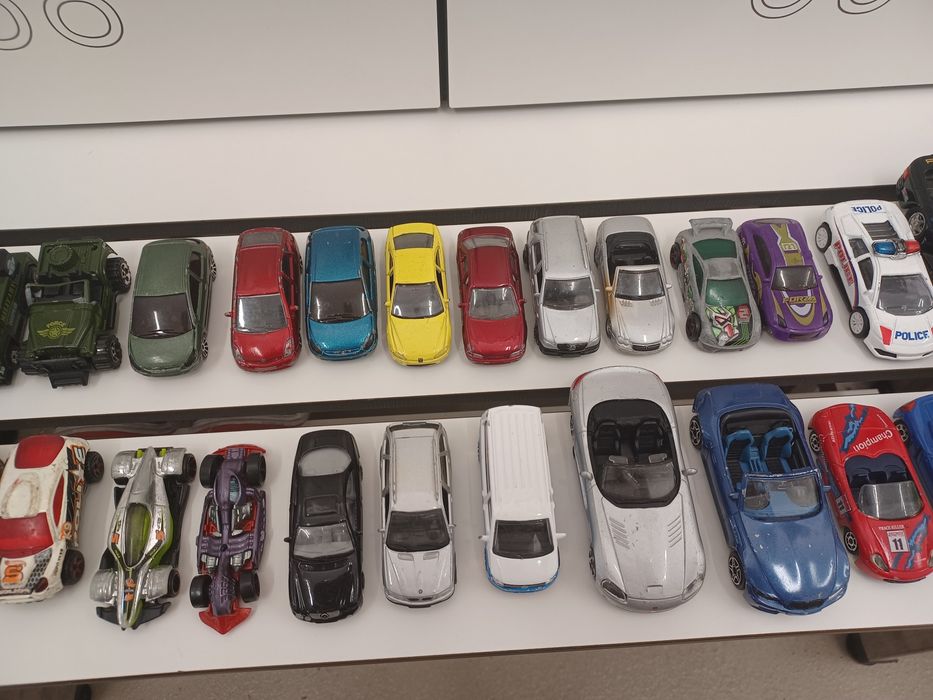 Veiculos escala col.Alfa Romeu/Peugeot/Mini/porshe/BMW/Toyota