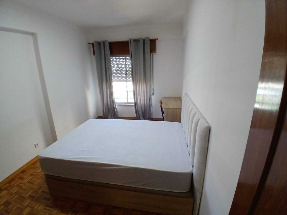 Aluguer de Quartos em T3 na Av. Brasil, Amadora