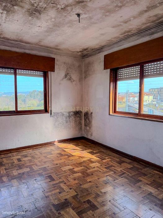 T2 em Gondomar p/Restauro — Gondomar (São Cosme), Valbom E Jovim, Porto