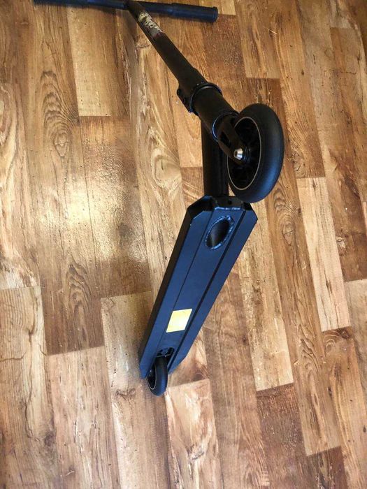 Надміцний трюковий самокат 
Анадована рама