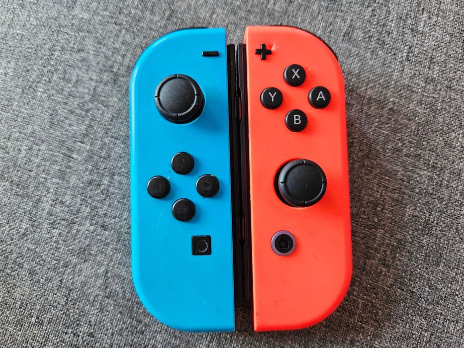 Nintendo Switch Joy-con niebieski + czerwony sprawne