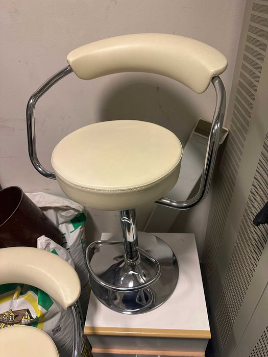 Hokery krzesła barowe