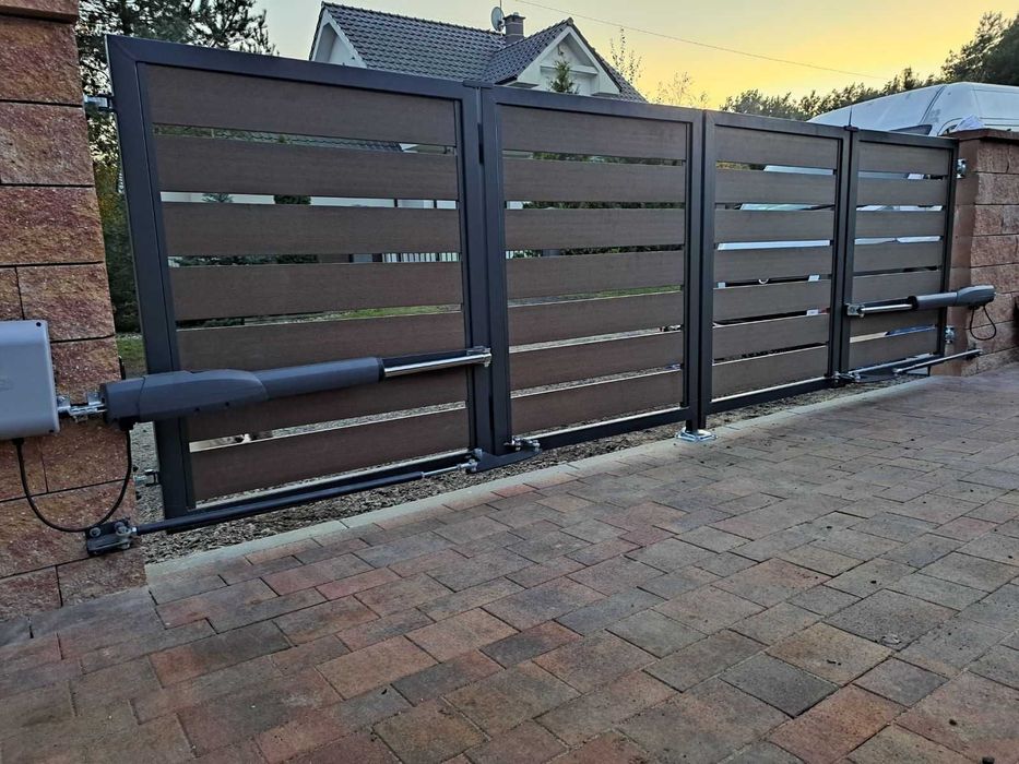 Brama harmonijkowa, brama łamana,  mechanizm składania skrzydeł bramy