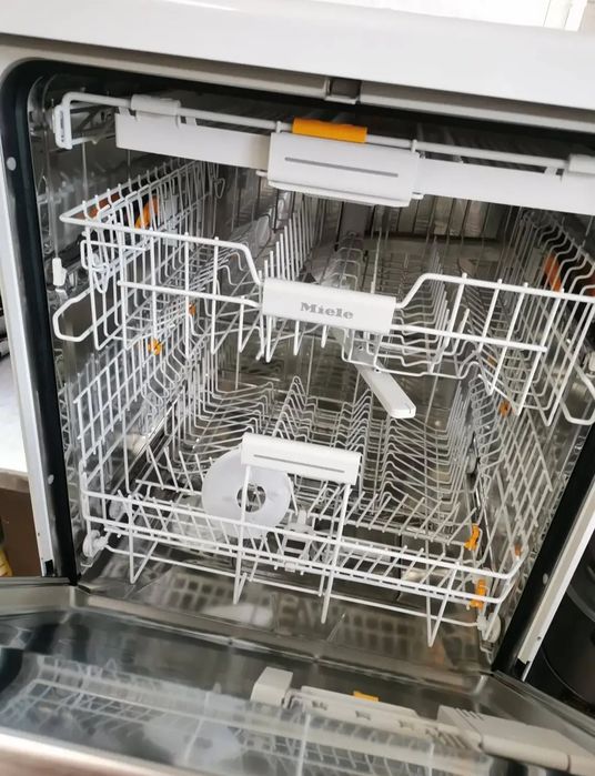 Máquina de Lavar Loiça Semi Industrial MIELE G 6000 SC Jubilee