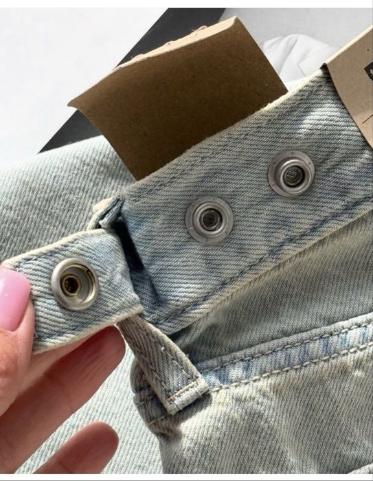 Джинси Levi’s з регульованим поясом р 26,27,28/31